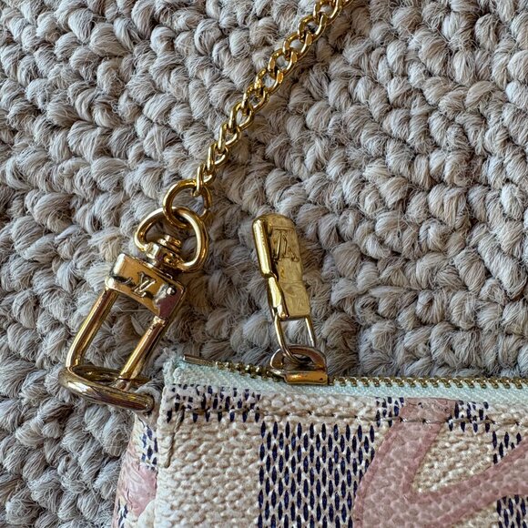 Louis Vuitton Damier Azur Pochette - Picture 7 of 14